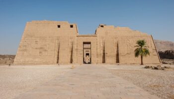 Medinet Habu w Luksorze: jak zwiedzać świątynię Ramzesa III i dostrzec jej detale